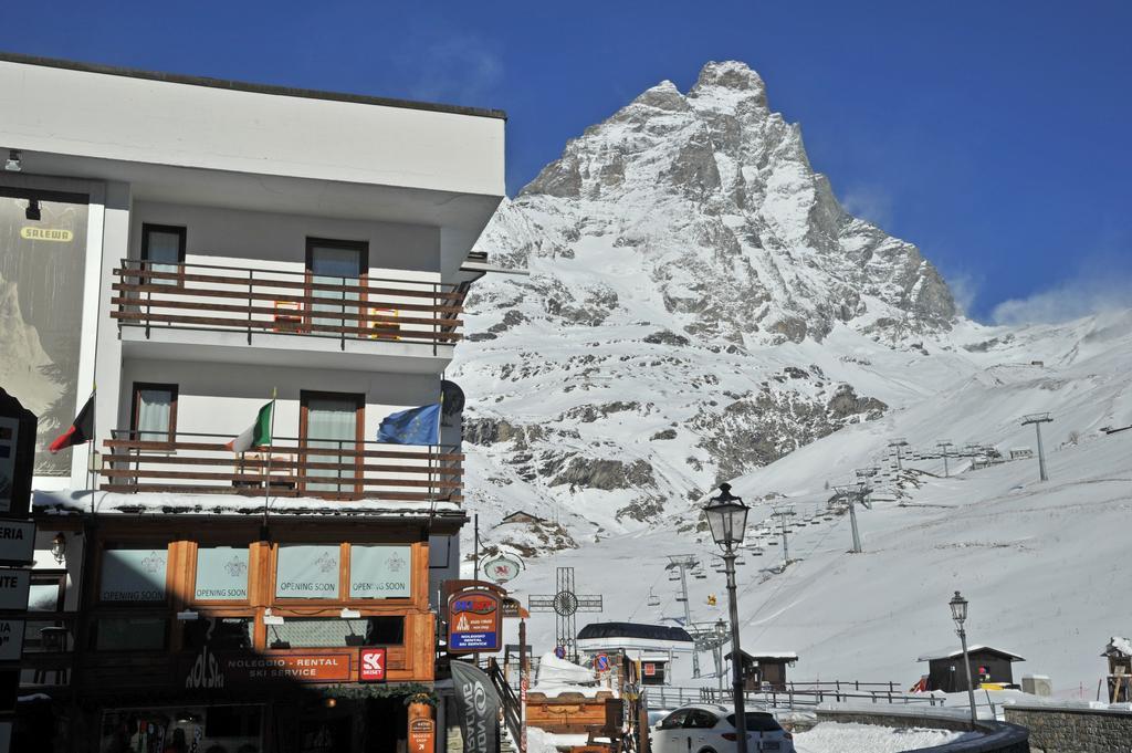 Hotel Meuble' Joli Breuil-Cervinia Exterior foto