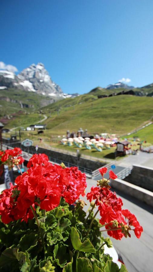 Hotel Meuble' Joli Breuil-Cervinia Exterior foto